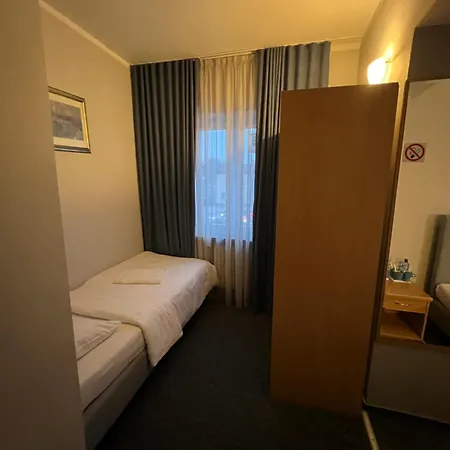 Couette-café Lezzet Pg &turkishrestaurant 4*