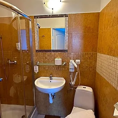 Bed and breakfast Lezzet Pg &turkishrestaurant 4*