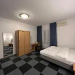 Lezzet Pg &turkishrestaurant Bed and Breakfast Βαρσοβία